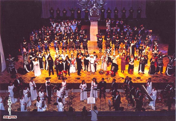 Соёл, урлагийн салбарынхандаа баярын мэнд хүргэе!